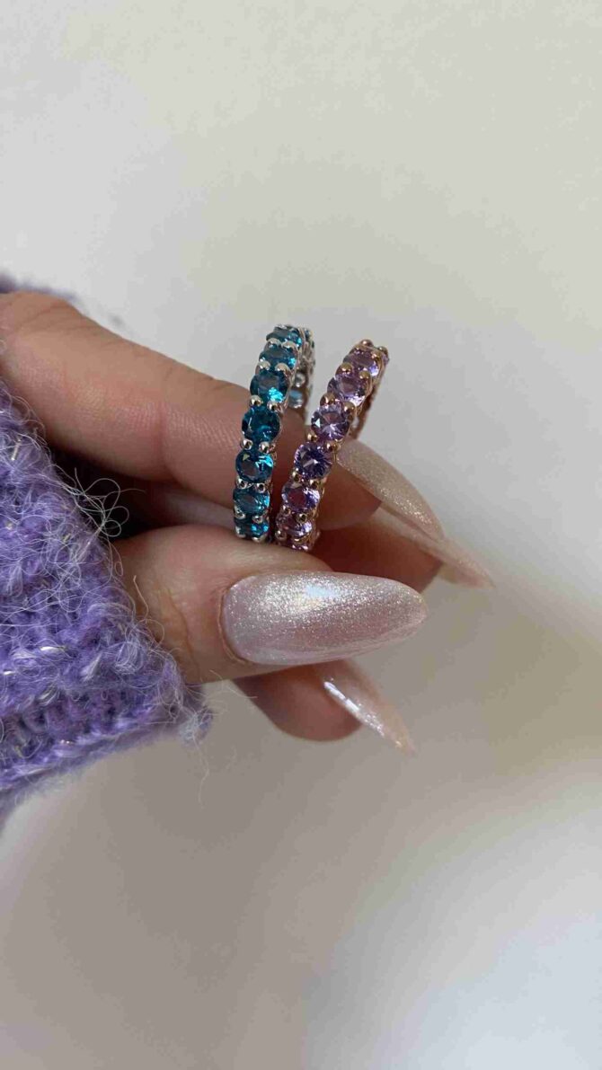 Anello Eternity Jumbo, in argento 925 e cubic zirconia da 4mm realizzato a mano